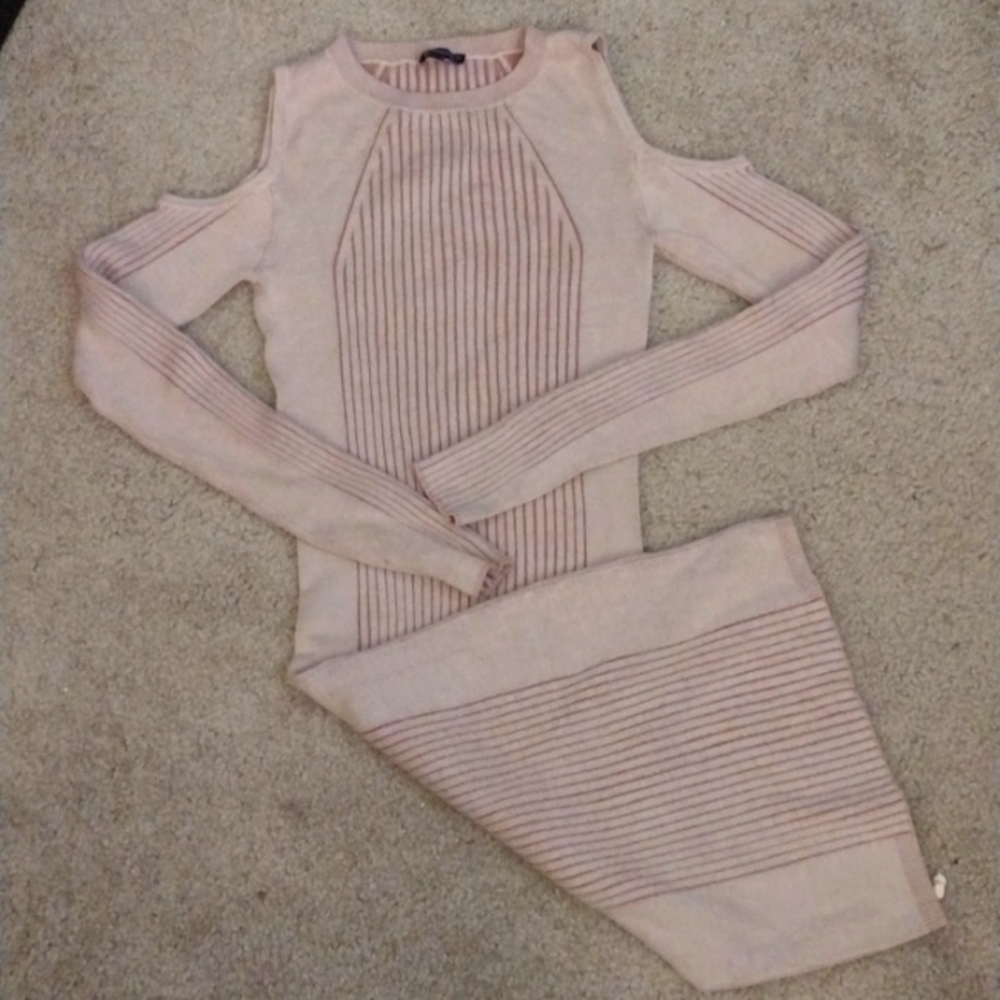 Key hole long sleeve knit dress M